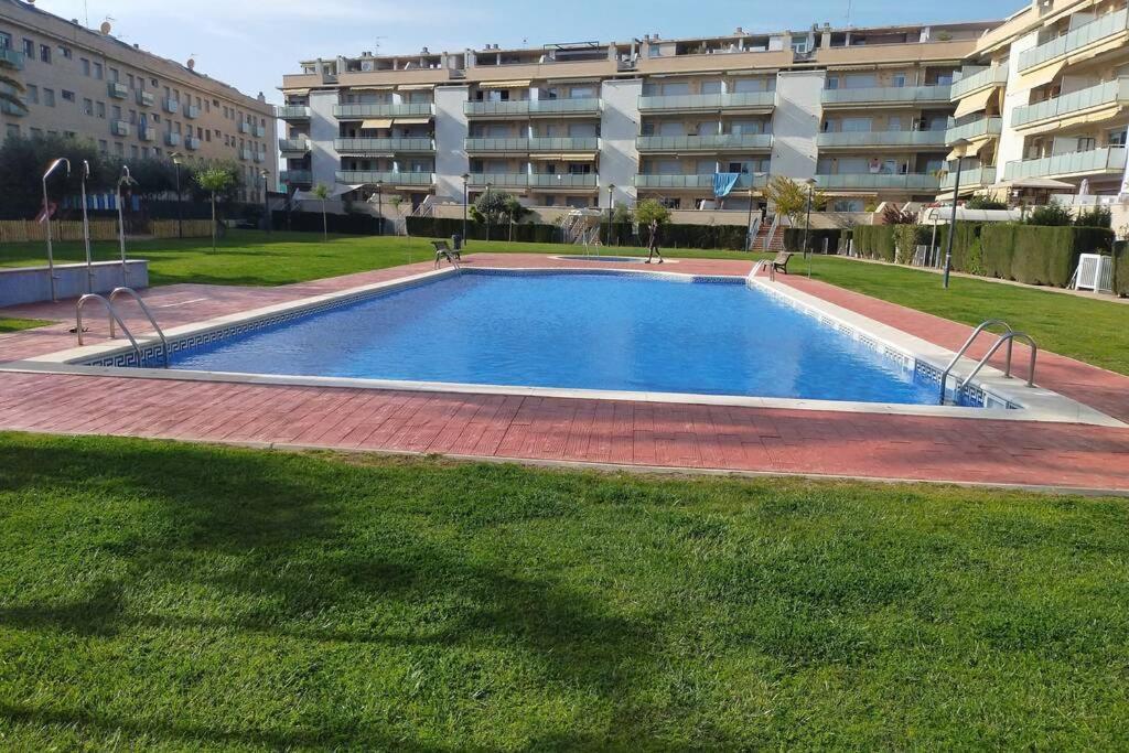 Apartamento Para 5 Personas Frente Al Mar Con Piscina Y Parking Кубельес Экстерьер фото